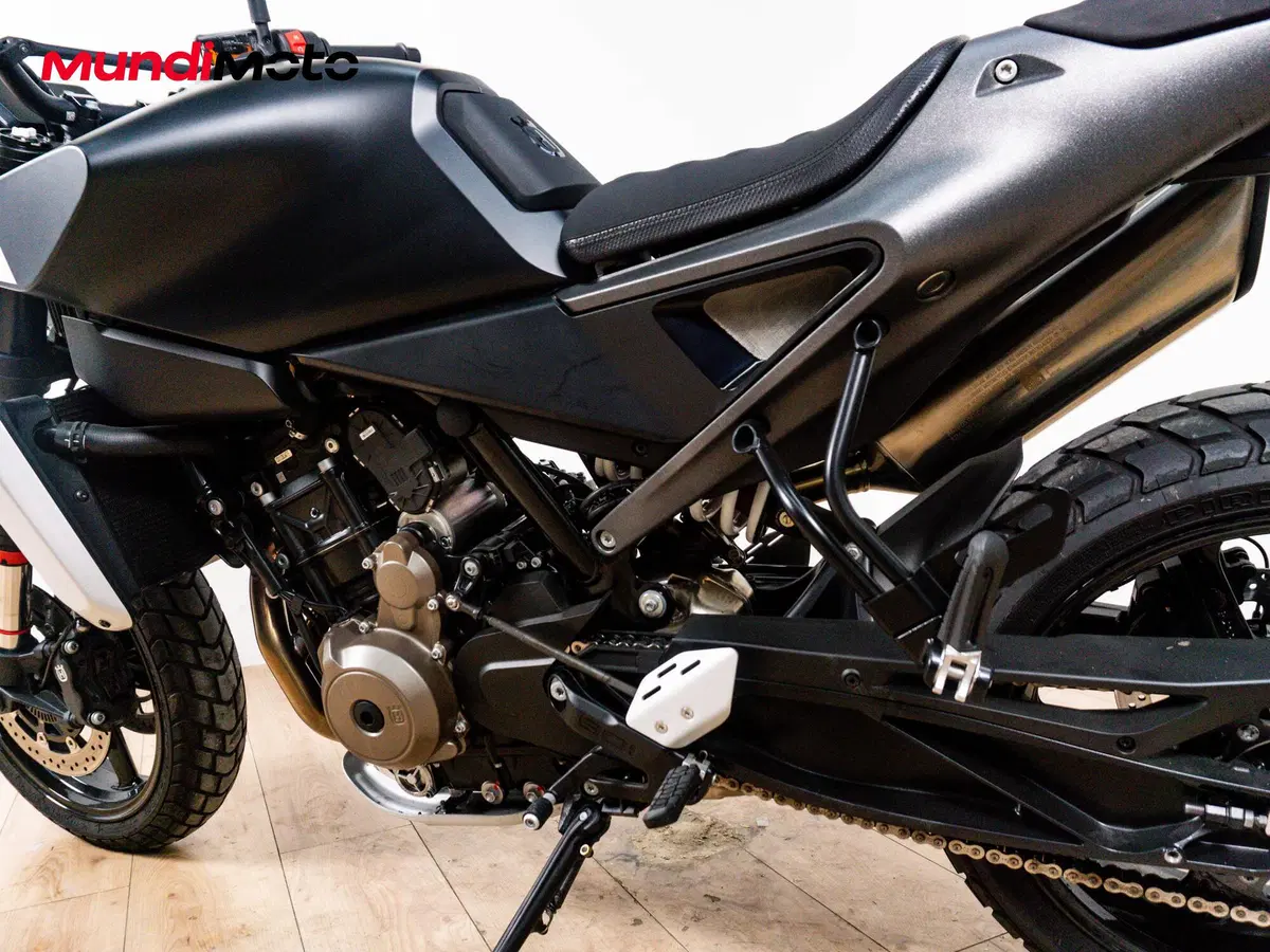 Husqvarna Svartpilen 801 (2024 - 26) (10)