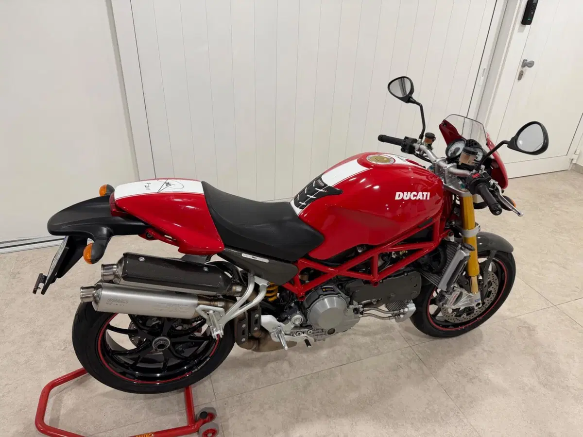 Ducati Monster S4Rs Testastretta (2)