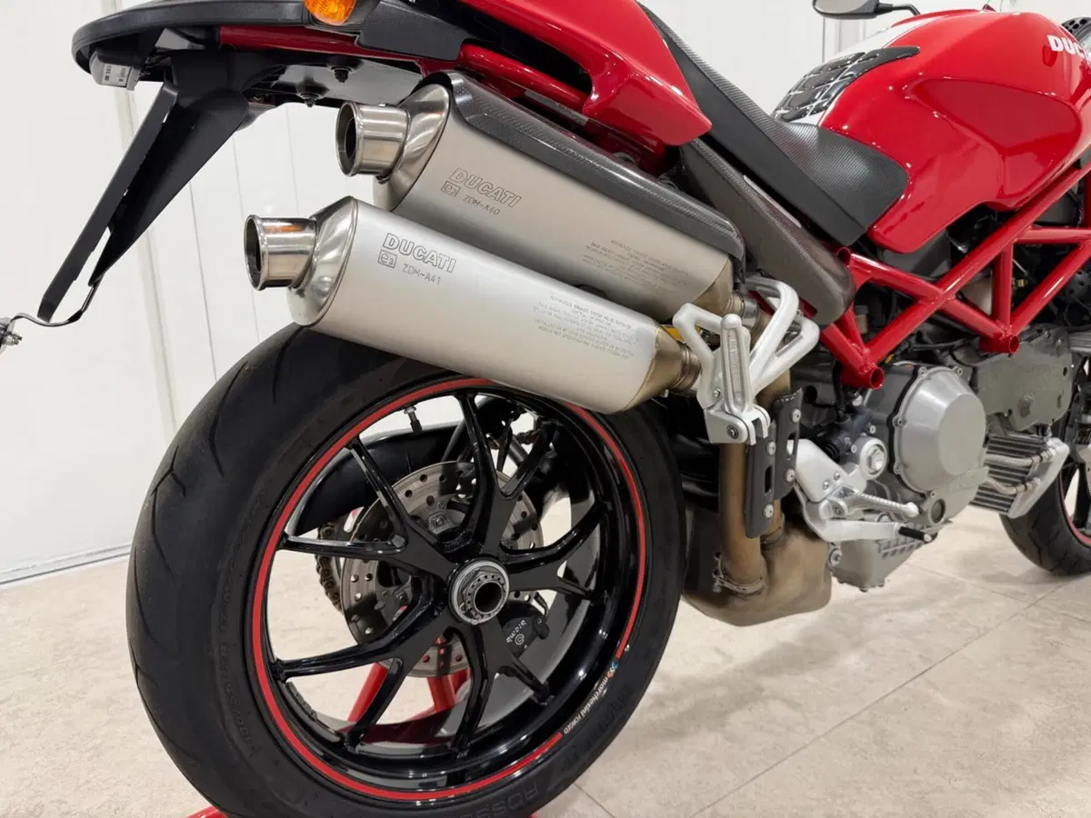 Ducati Monster S4Rs Testastretta (10)