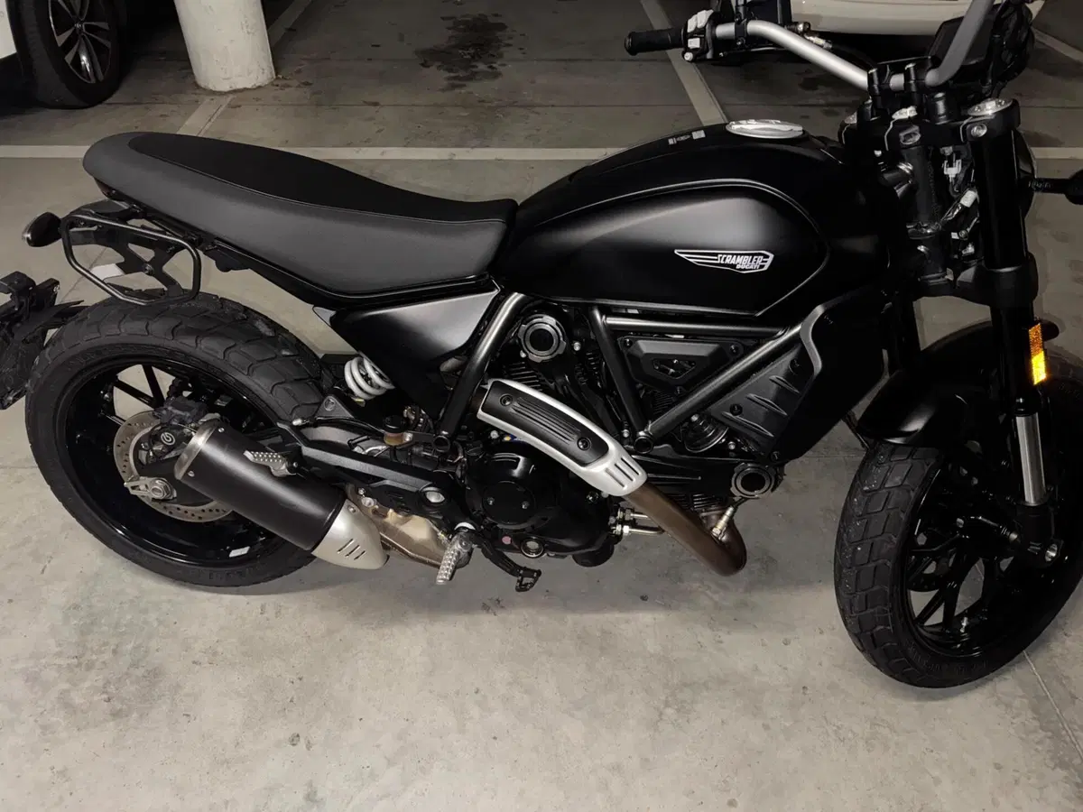 Ducati Scrambler 800 Icon Dark (2025 - 26) (2)