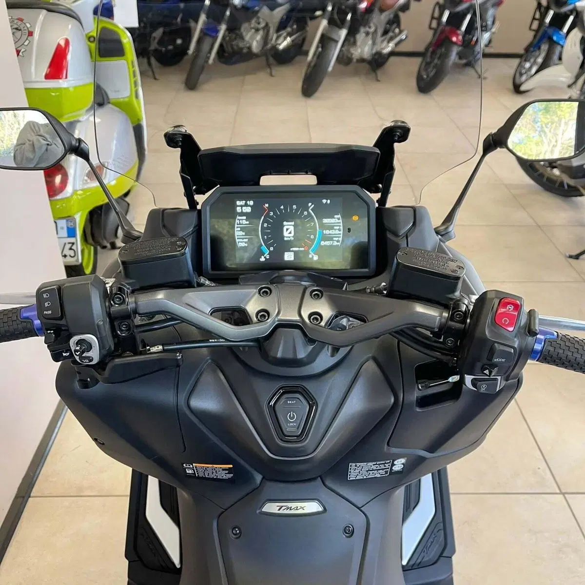 Yamaha T-Max 560 (2025 - 26) (3)