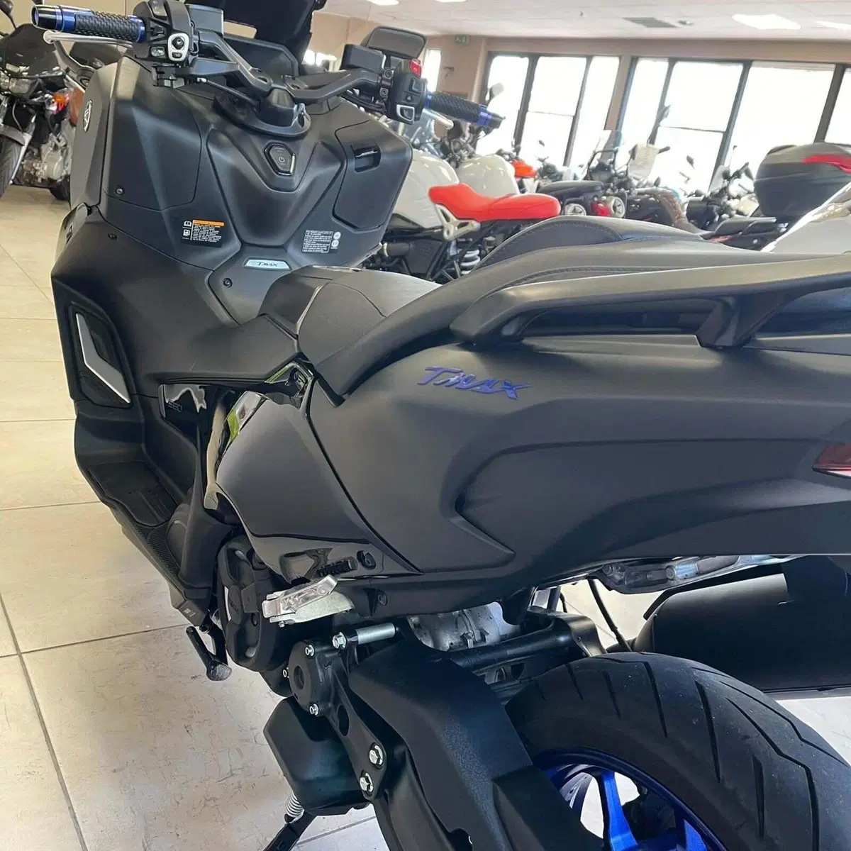 Yamaha T-Max 560 (2025 - 26) (9)