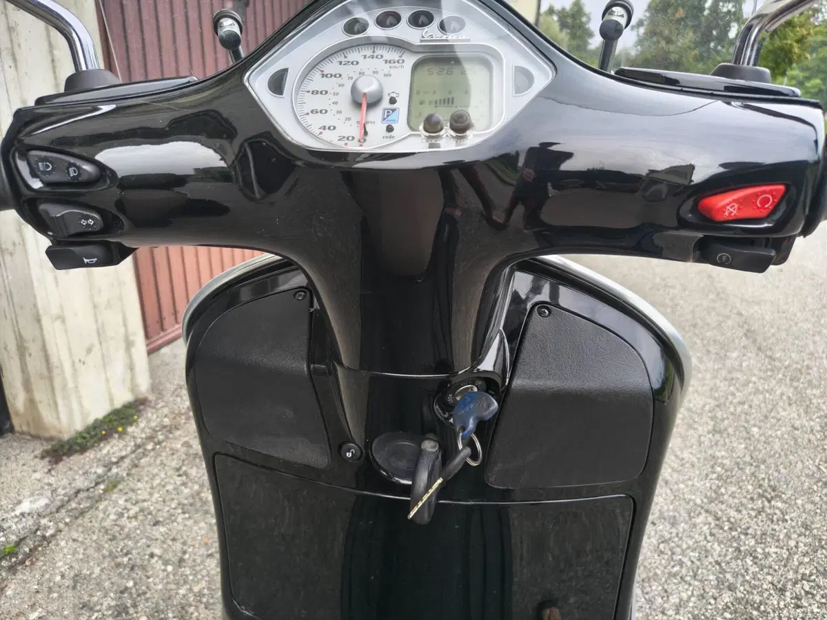Vespa GTS 250 i.e. (8)