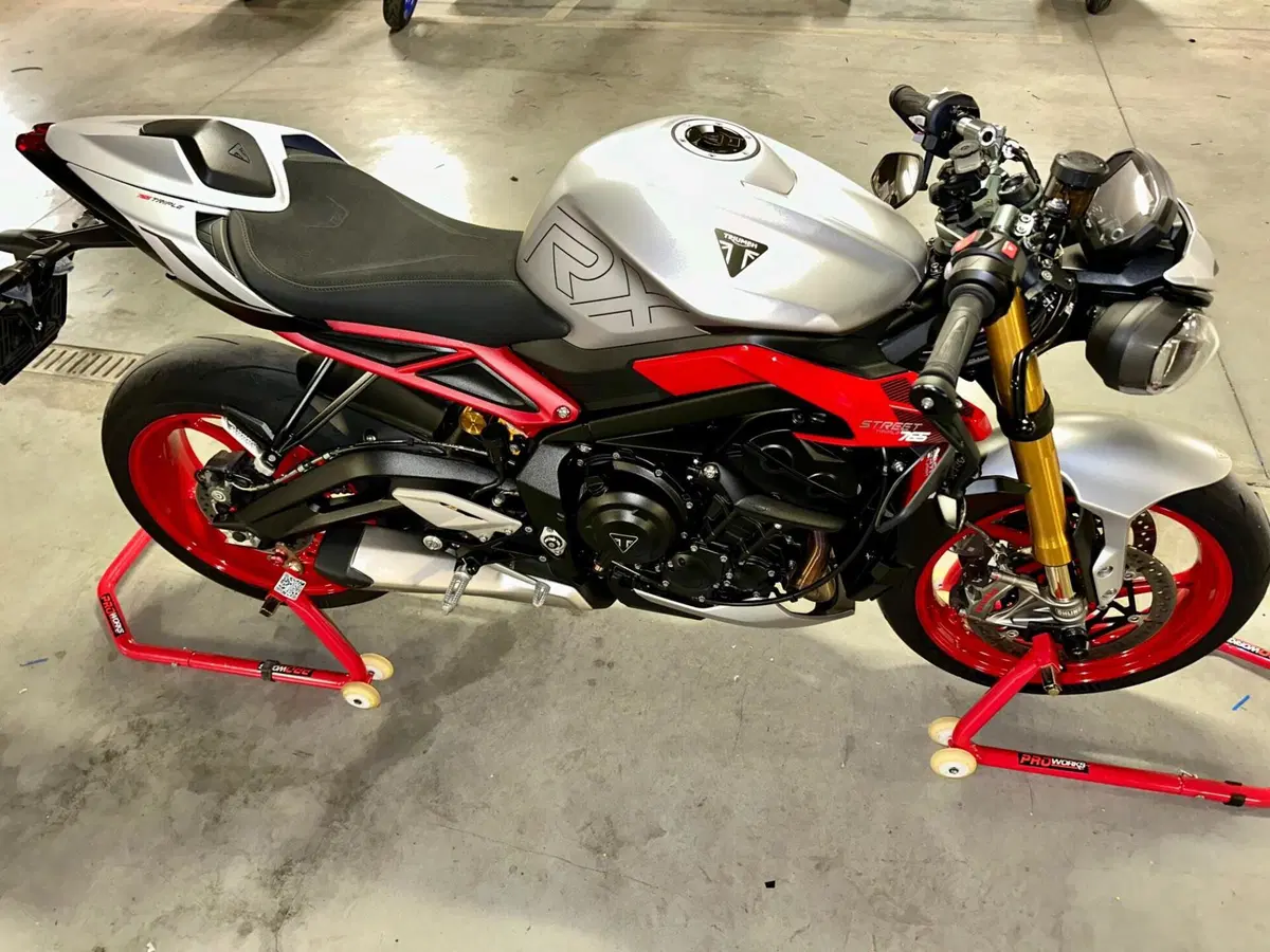 Triumph Street Triple 765 RX (2026) (5)