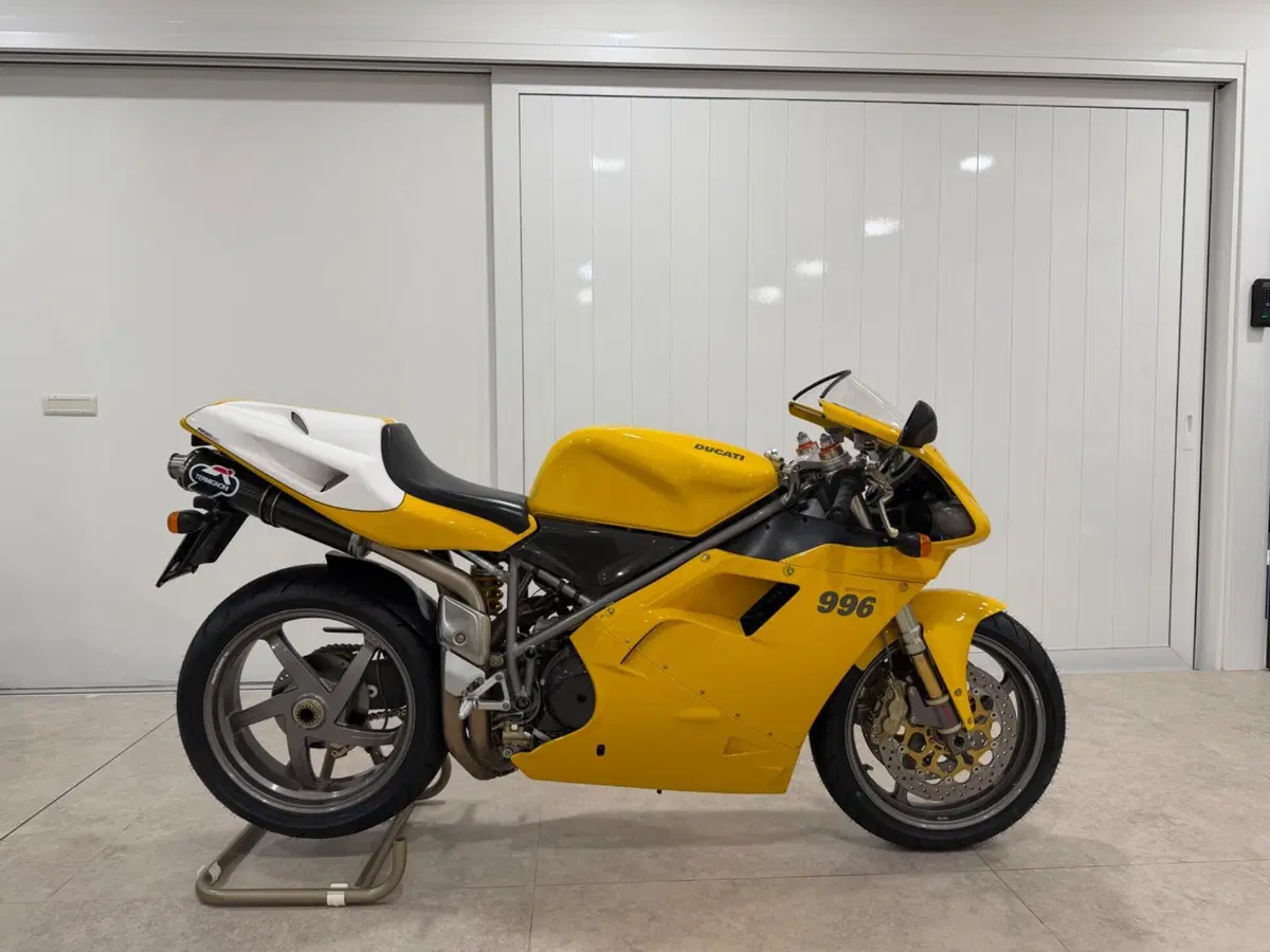 Ducati 996 S (2001)