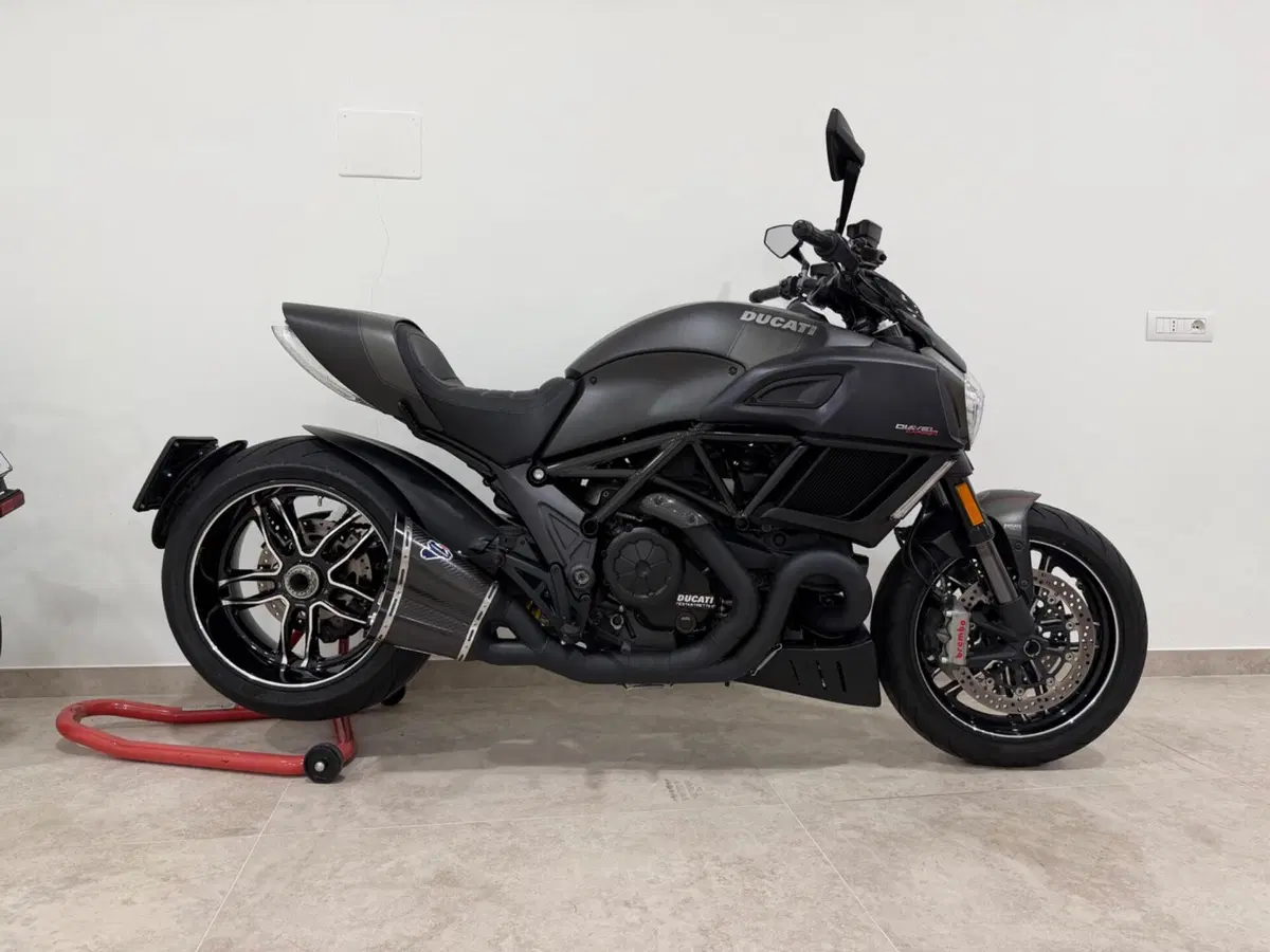 Ducati Diavel 1200 Carbon (2017 - 18)