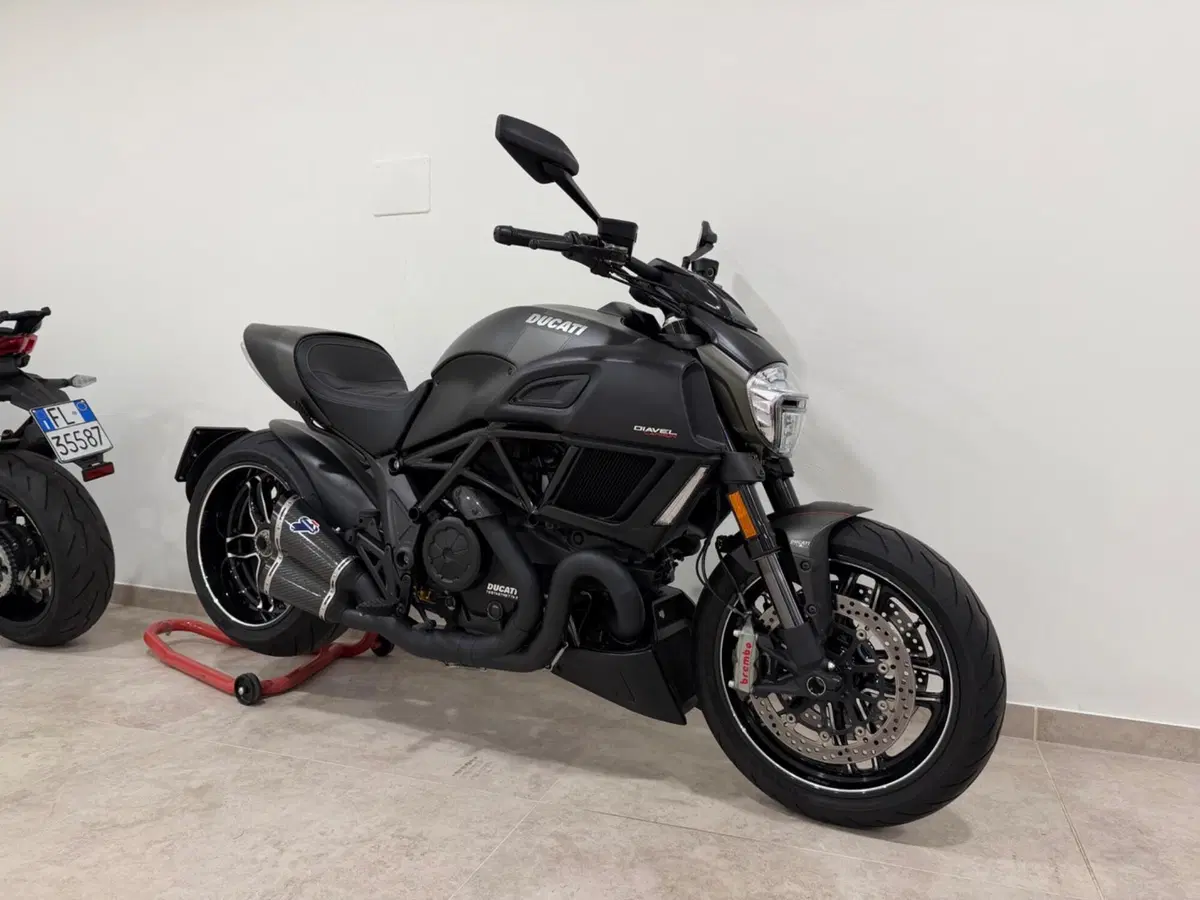 Ducati Diavel 1200 Carbon (2017 - 18) (2)