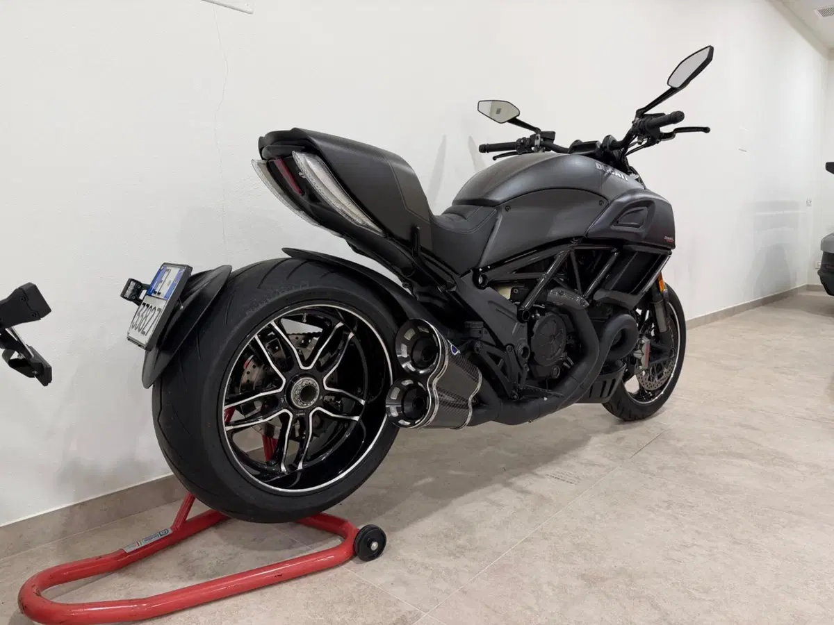 Ducati Diavel 1200 Carbon (2017 - 18) (3)