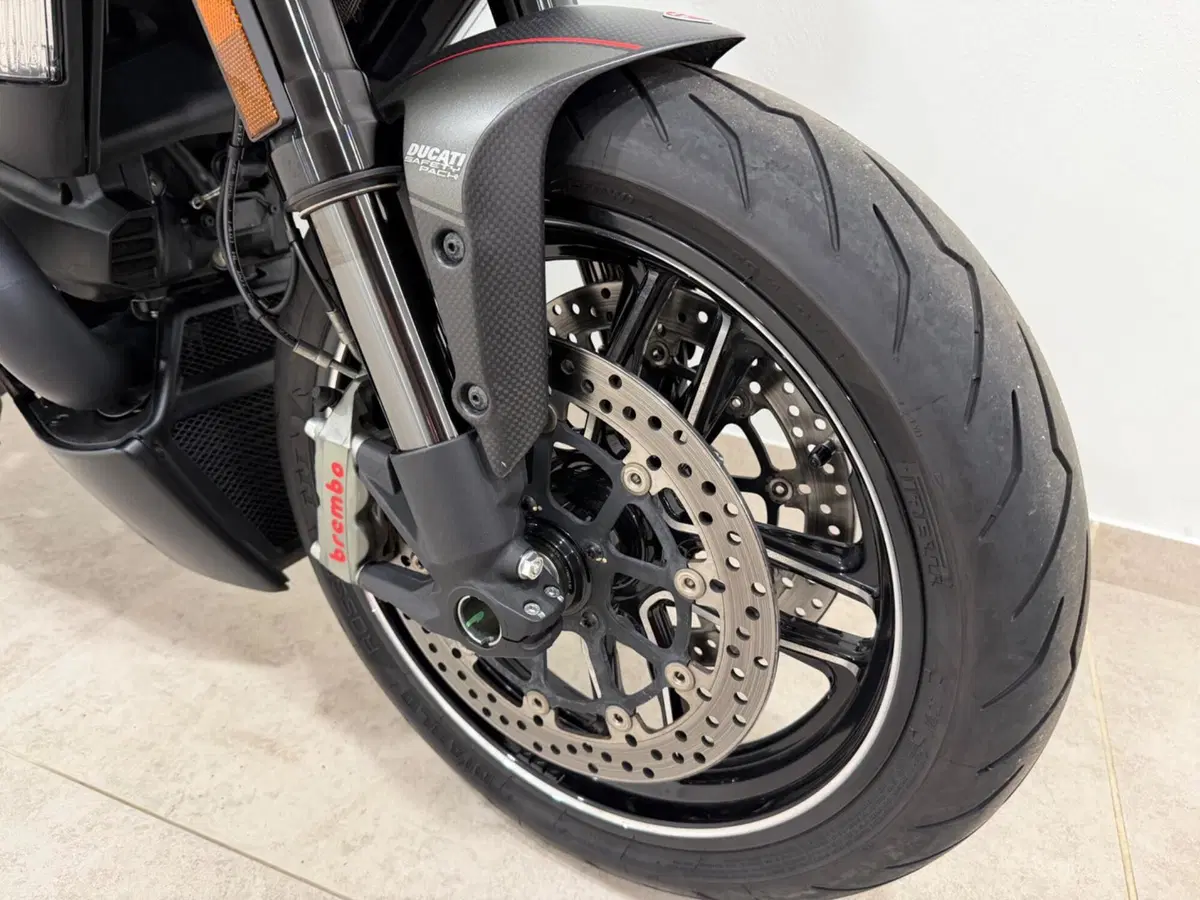 Ducati Diavel 1200 Carbon (2017 - 18) (5)