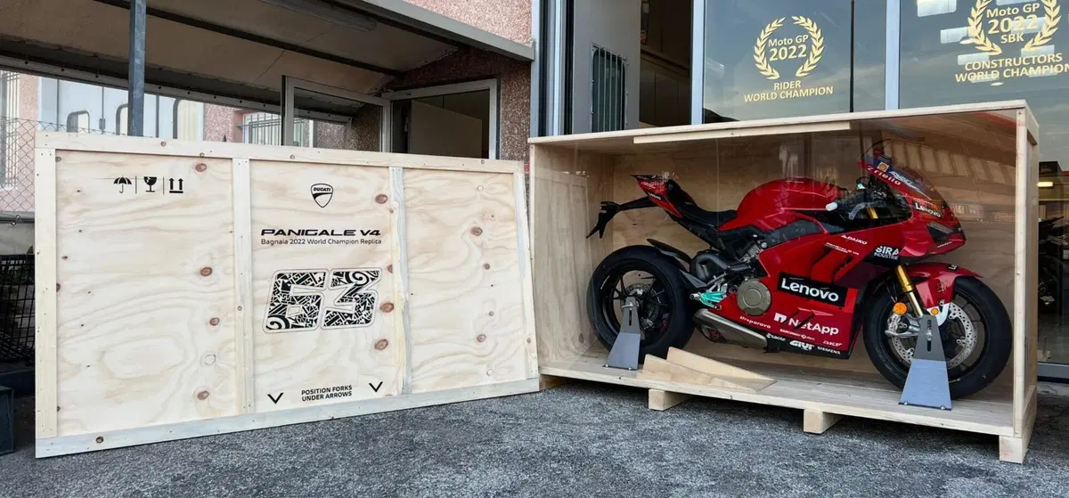 Ducati Panigale V4 Bagnaia 2022 World Champion Replica (2023) (2)