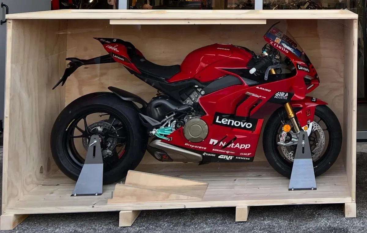 Ducati Panigale V4 Bagnaia 2022 World Champion Replica (2023)