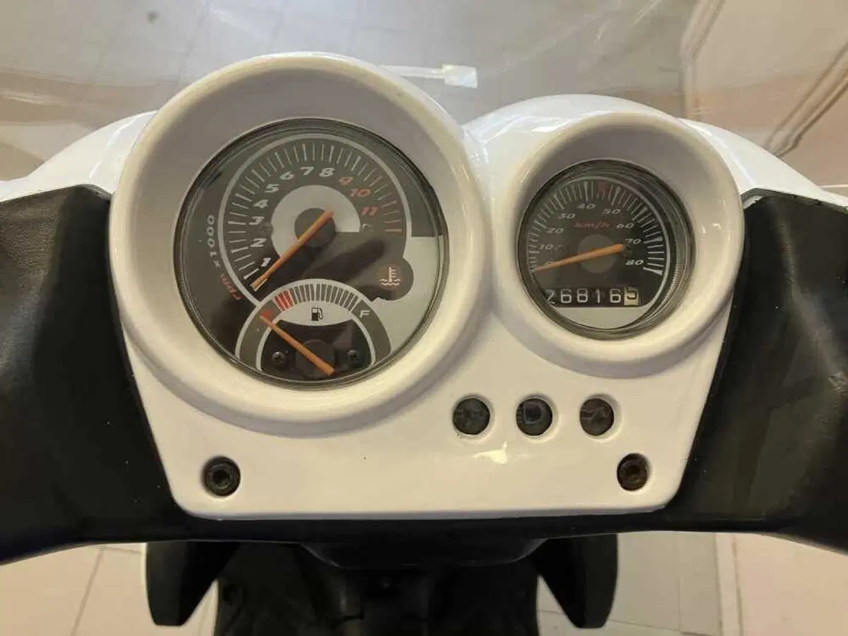 Yamaha Aerox 50 (1999 - 07) (2)