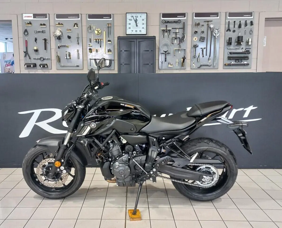 Yamaha MT-07 Pure (2023 - 25) (2)