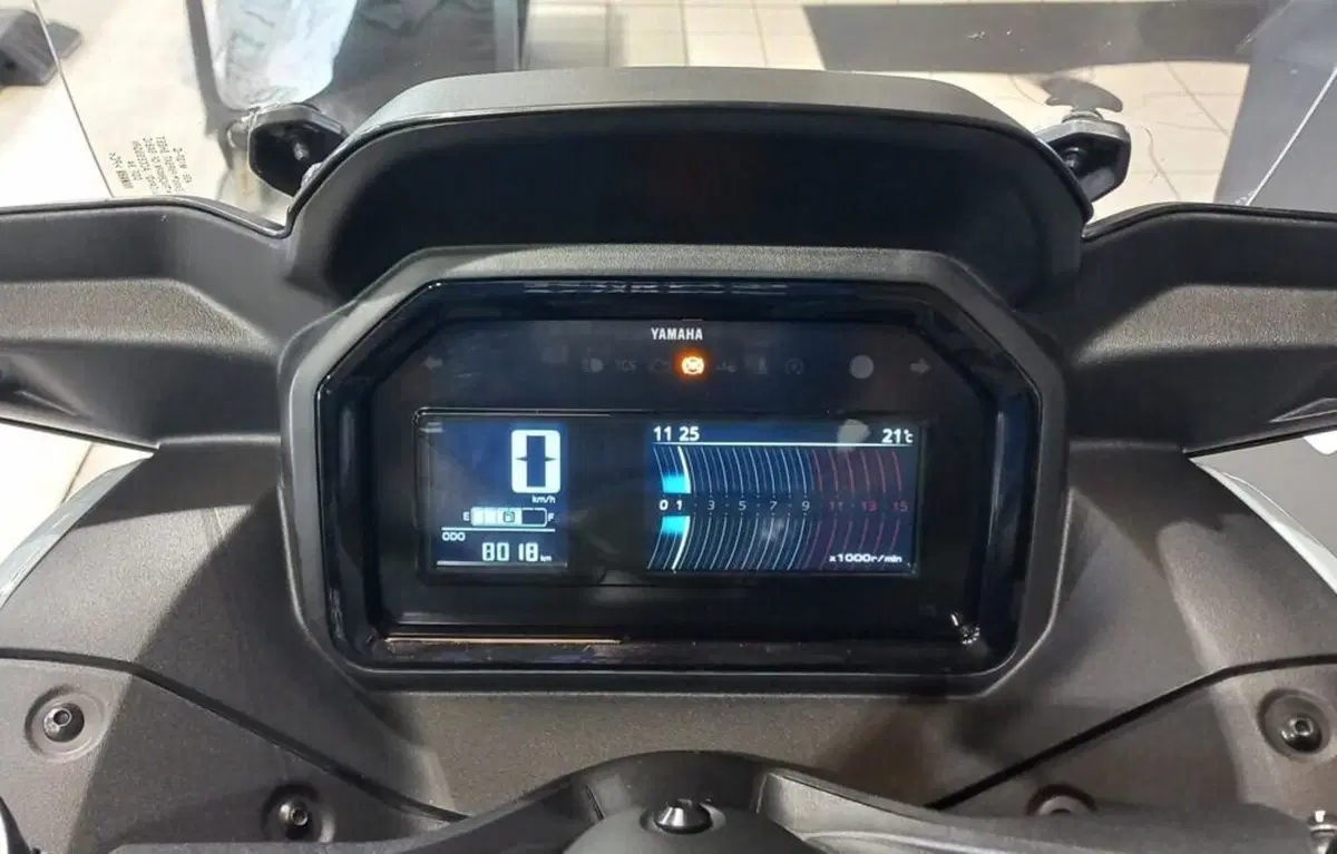 Yamaha X-Max 125 Tech Max (2025 - 26) (4)