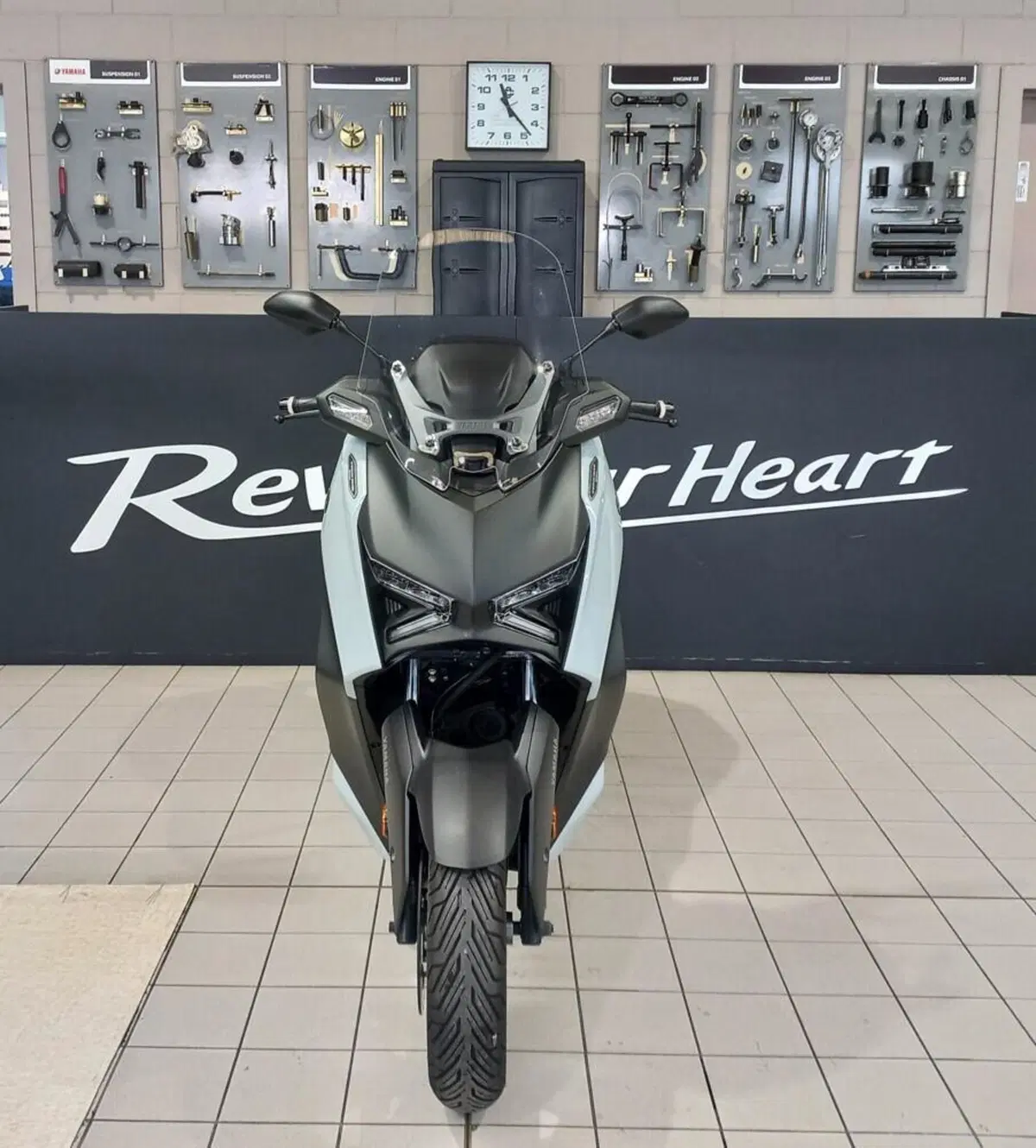 Yamaha X-Max 125 Tech Max (2025 - 26) (3)