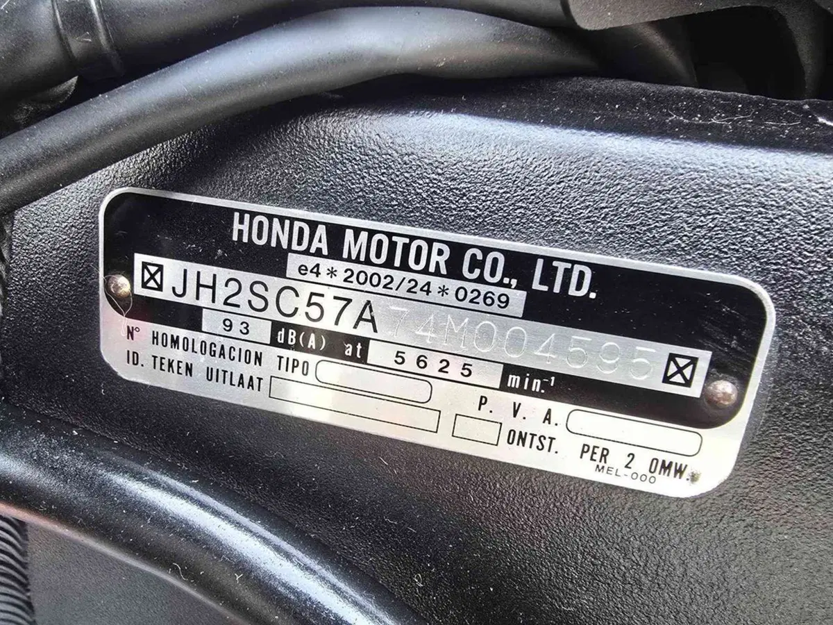 Honda CBR 1000 RR Fireblade (2004 - 05) (19)