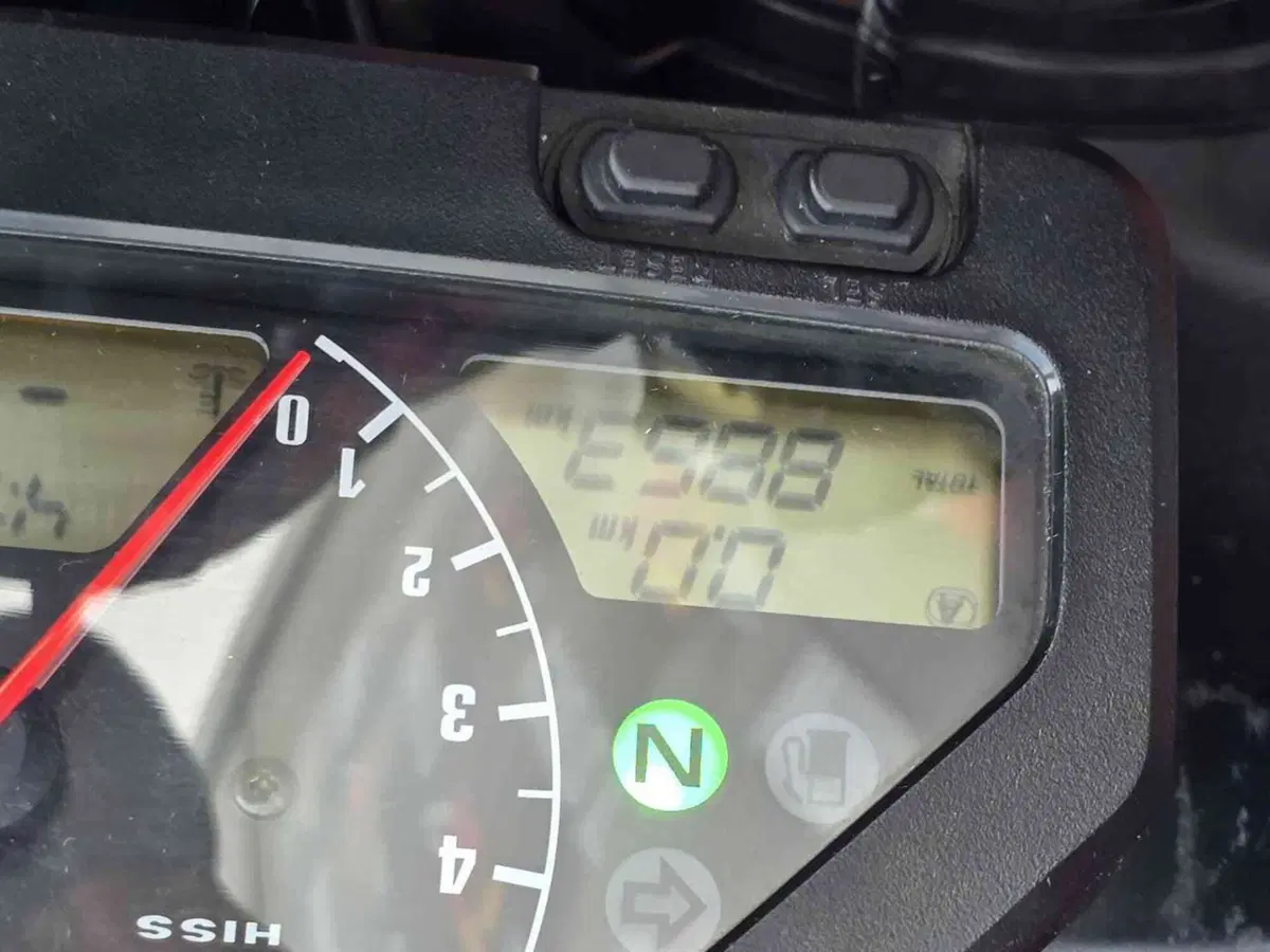 Honda CBR 1000 RR Fireblade (2004 - 05) (23)