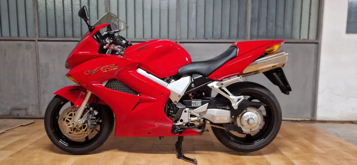Honda VFR 800 (2002 - 05) (2)