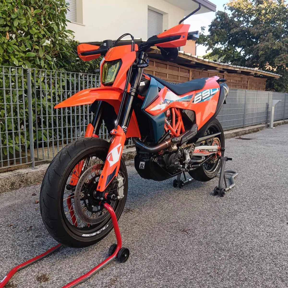 KTM 690 SMC R (2023 - 25) (2)