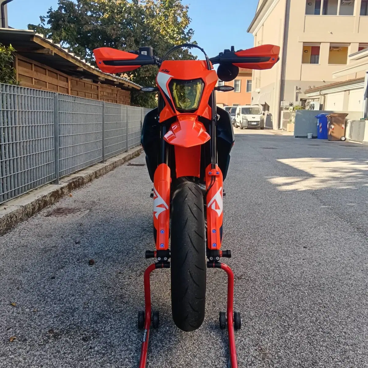 KTM 690 SMC R (2023 - 25) (3)