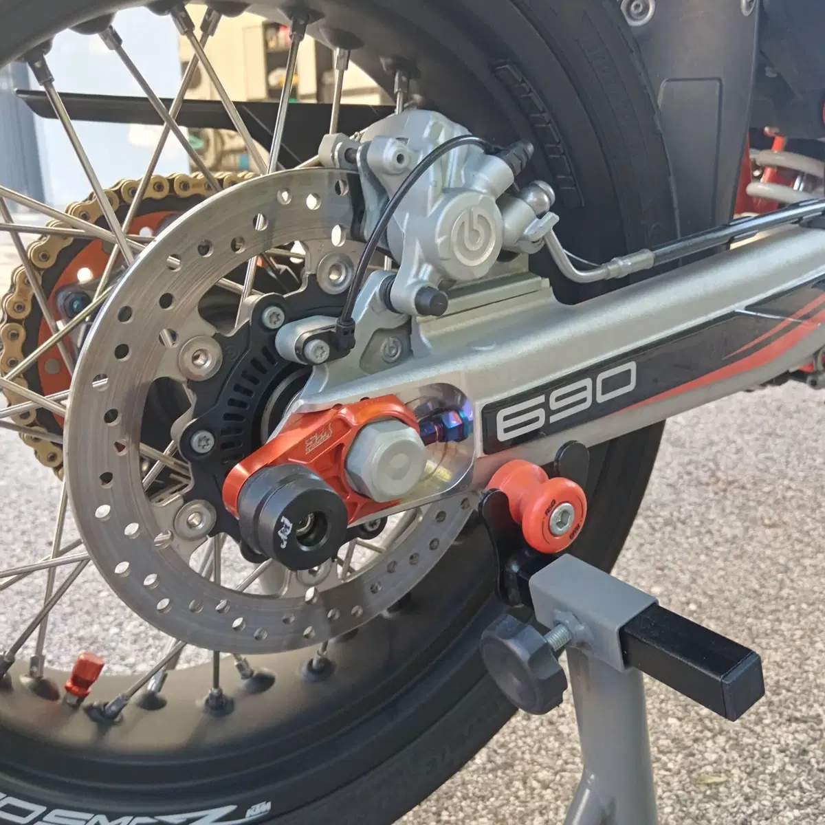 KTM 690 SMC R (2023 - 25) (7)
