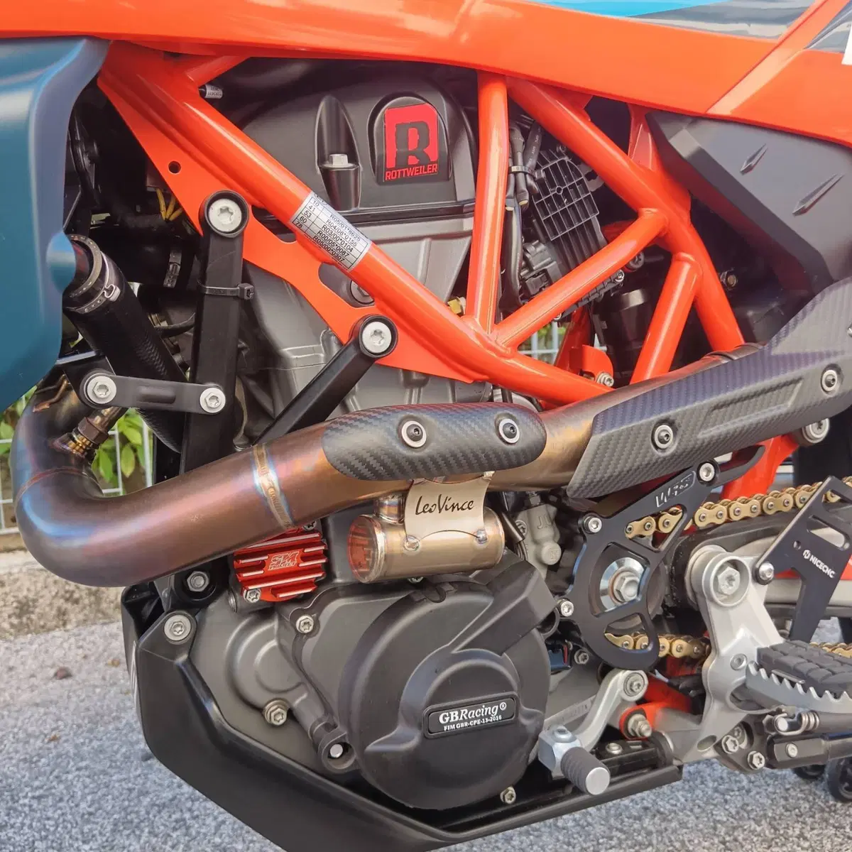 KTM 690 SMC R (2023 - 25) (10)