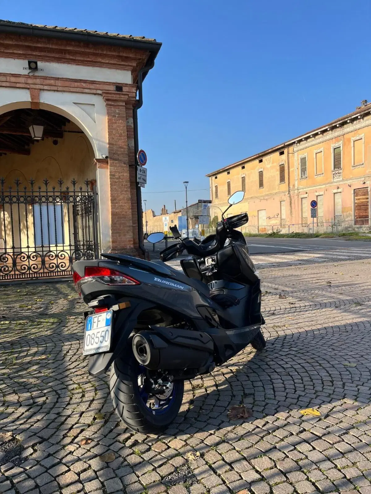 Suzuki Burgman 400 (2022 - 24) (3)