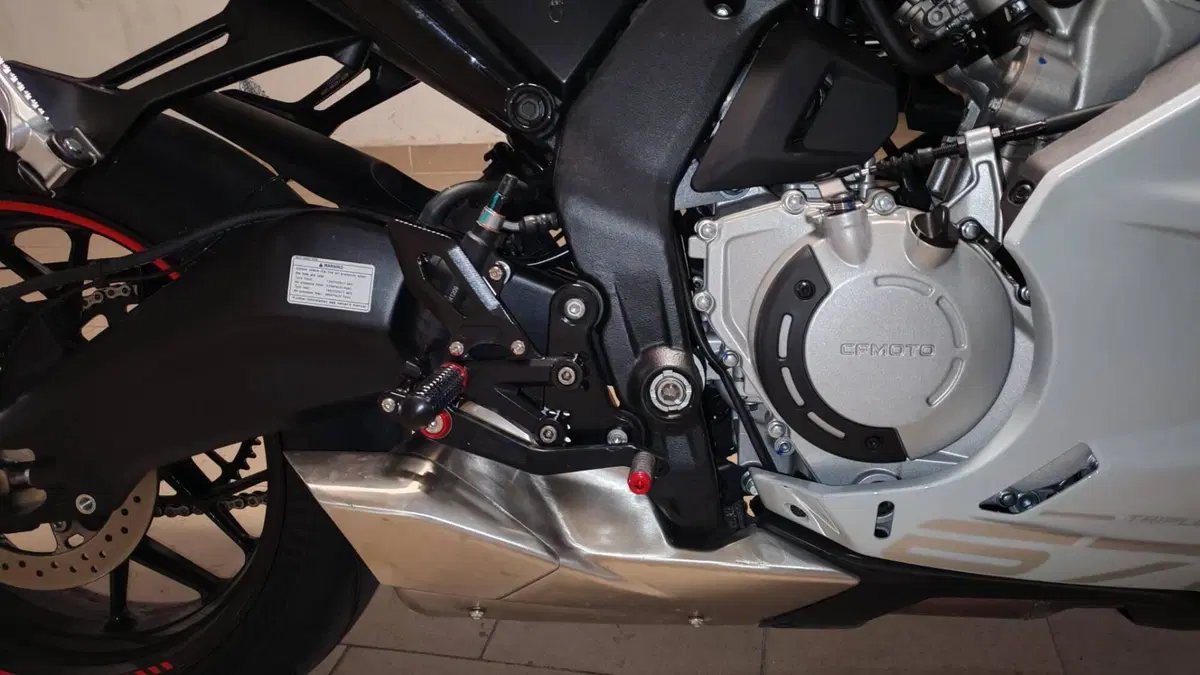 CFMOTO 675SR-R (2025 - 26) (3)