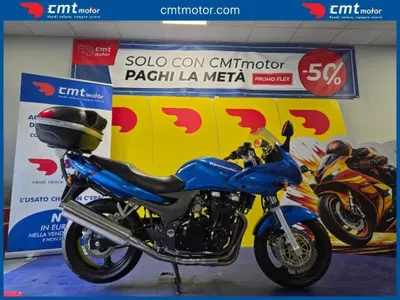 Kawasaki ZR 7S usata