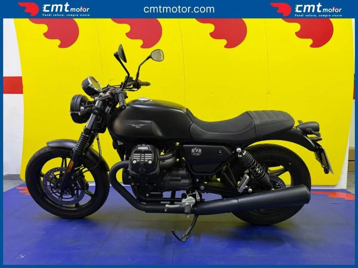 Moto Guzzi V7 Stone (2021 - 24) (3)