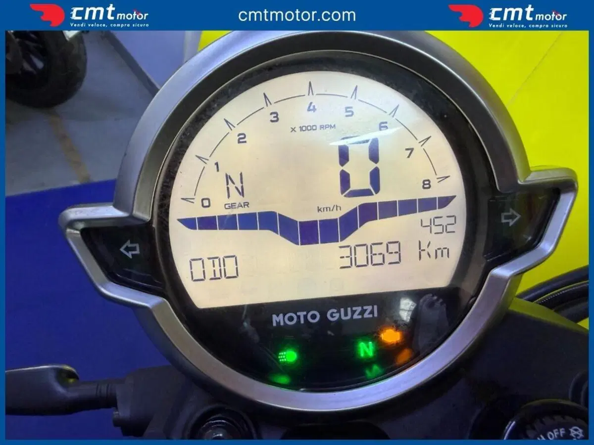 Moto Guzzi V7 Stone (2021 - 24) (5)