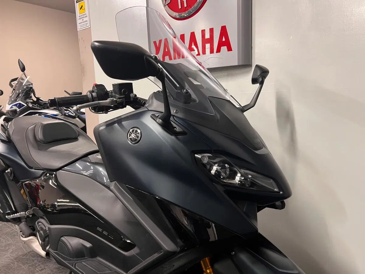 Yamaha T-Max 560 Tech Max (2022 - 24) (2)