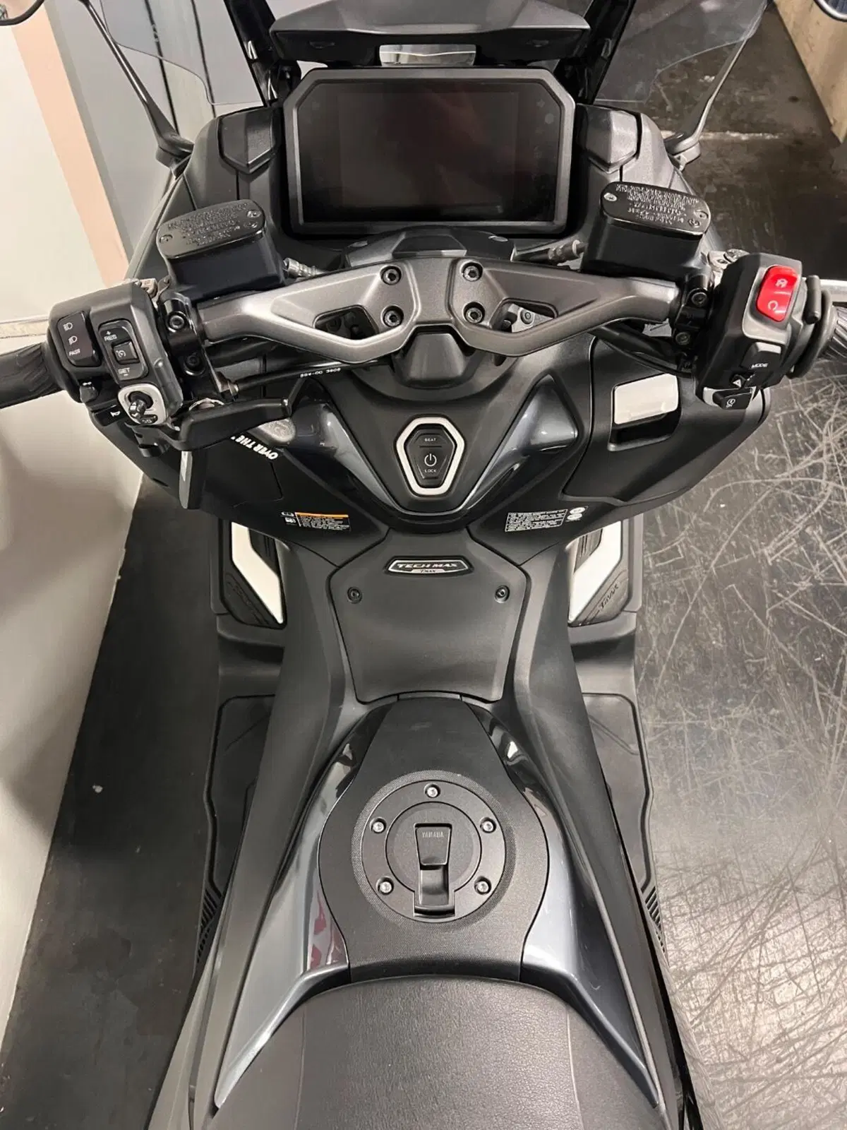 Yamaha T-Max 560 Tech Max (2022 - 24) (8)