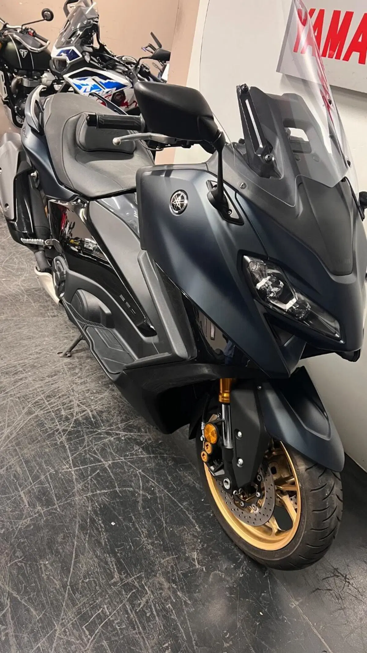 Yamaha T-Max 560 Tech Max (2022 - 24) (10)