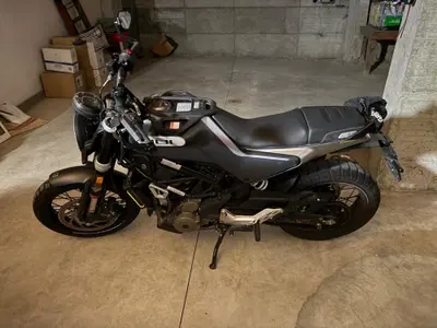 Husqvarna Svartpilen 401 (2021 - 23) usata