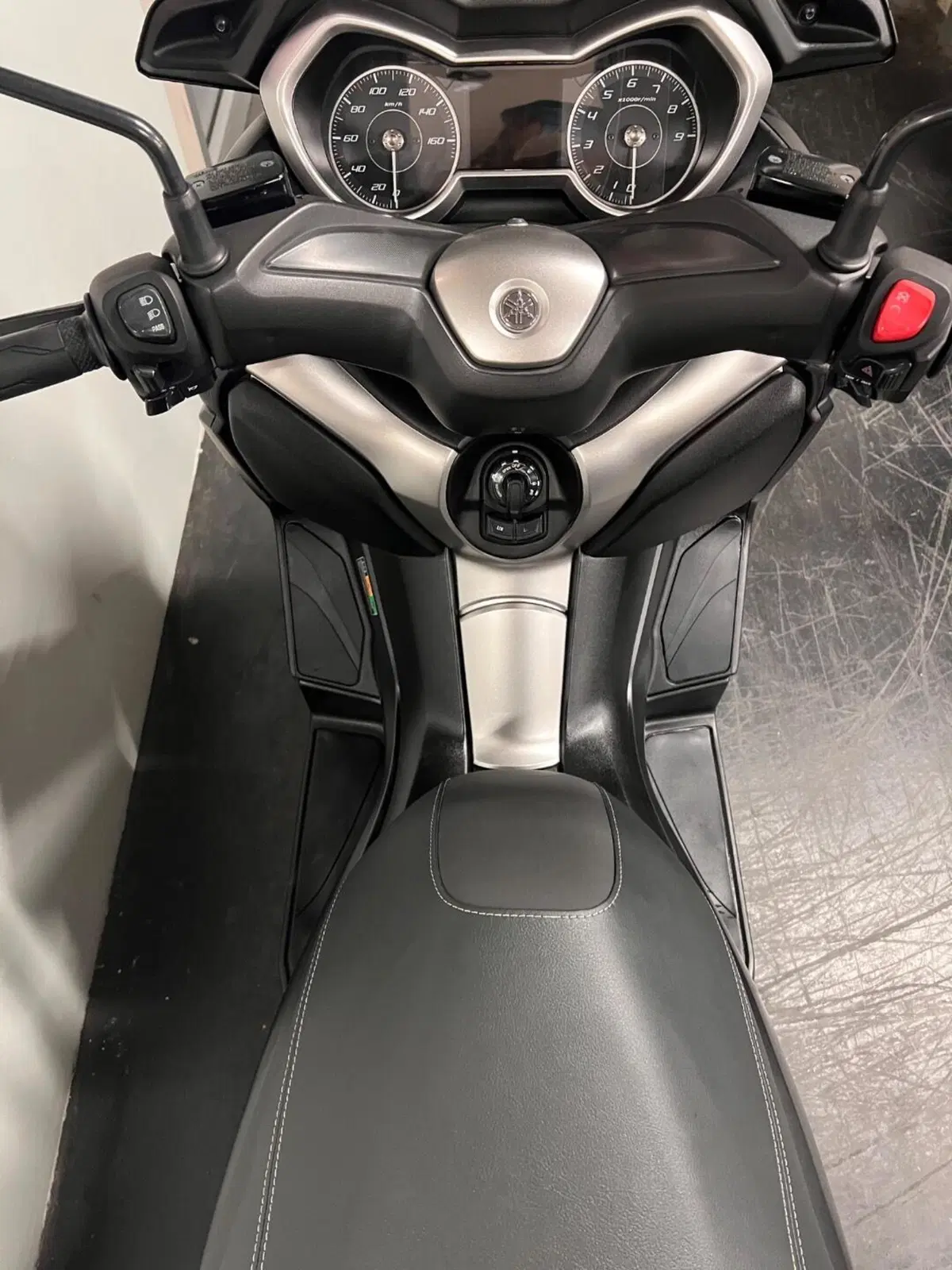 Yamaha X-Max 300 ABS (2017 - 20) (8)