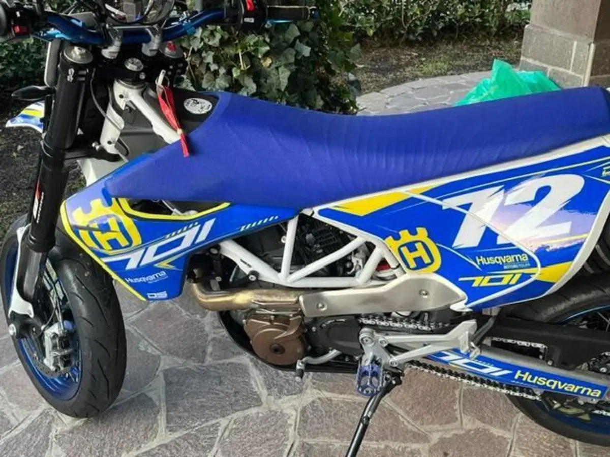 Husqvarna 701 Supermoto (2016) (3)