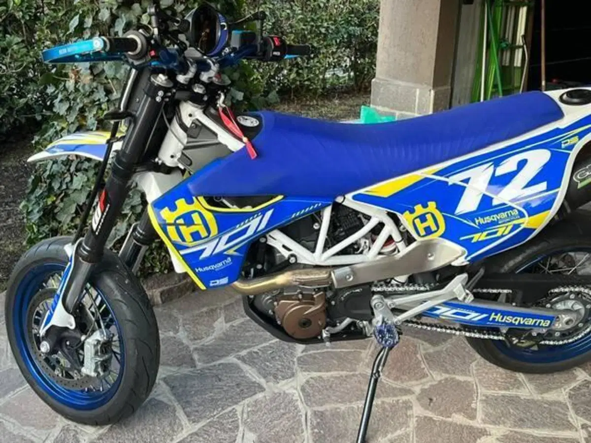 Husqvarna 701 Supermoto (2016) (4)