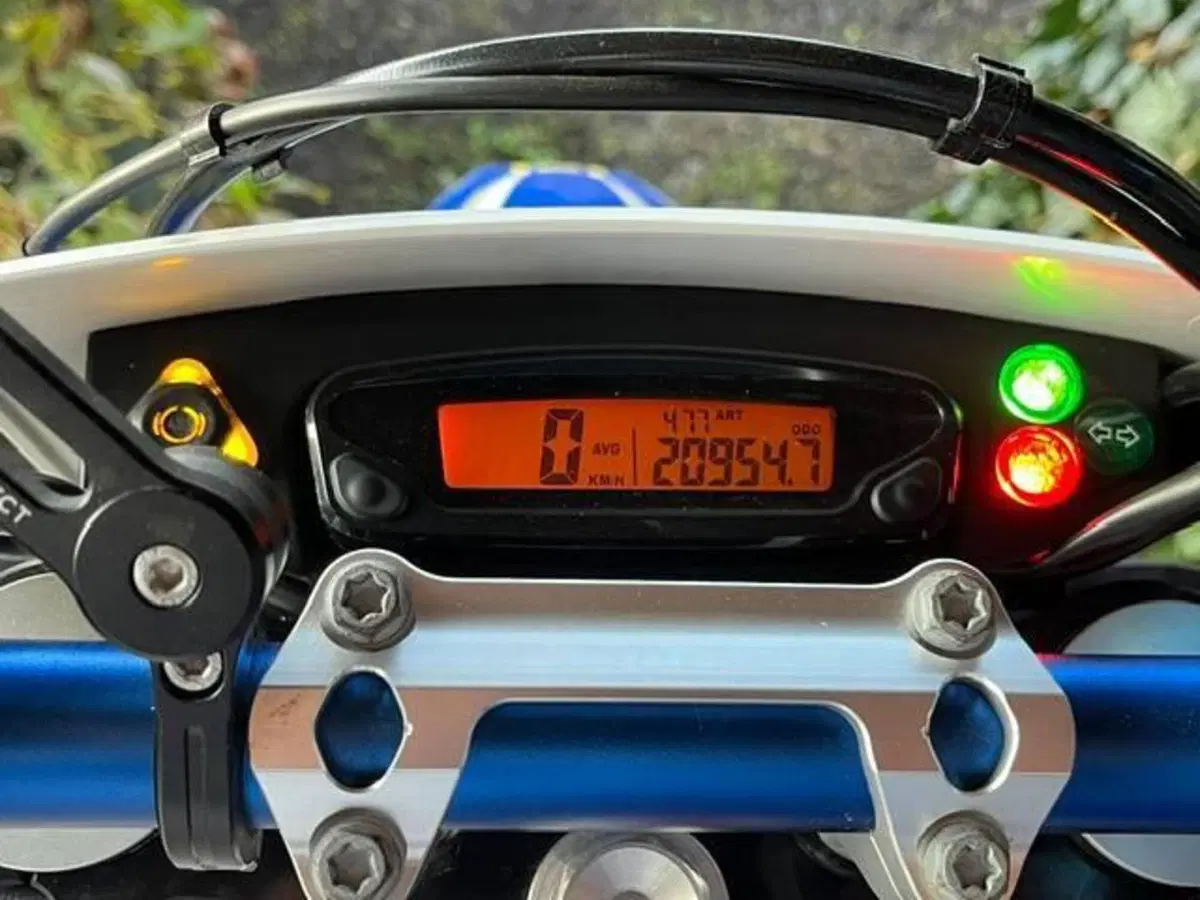 Husqvarna 701 Supermoto (2016) (6)