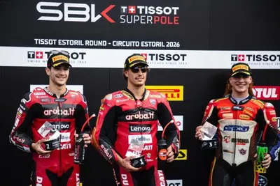 SBK, Nicolò Bulega si impone nella Superpole Race all'Estoril [GALLERY]