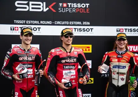 SBK, Nicolò Bulega si impone nella Superpole Race all'Estoril [GALLERY]