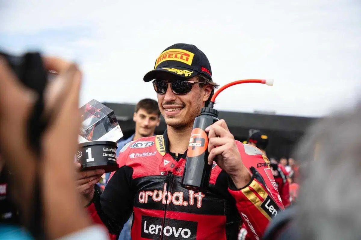 SBK, Nicolò Bulega si impone nella Superpole Race all'Estoril [GALLERY] (2)