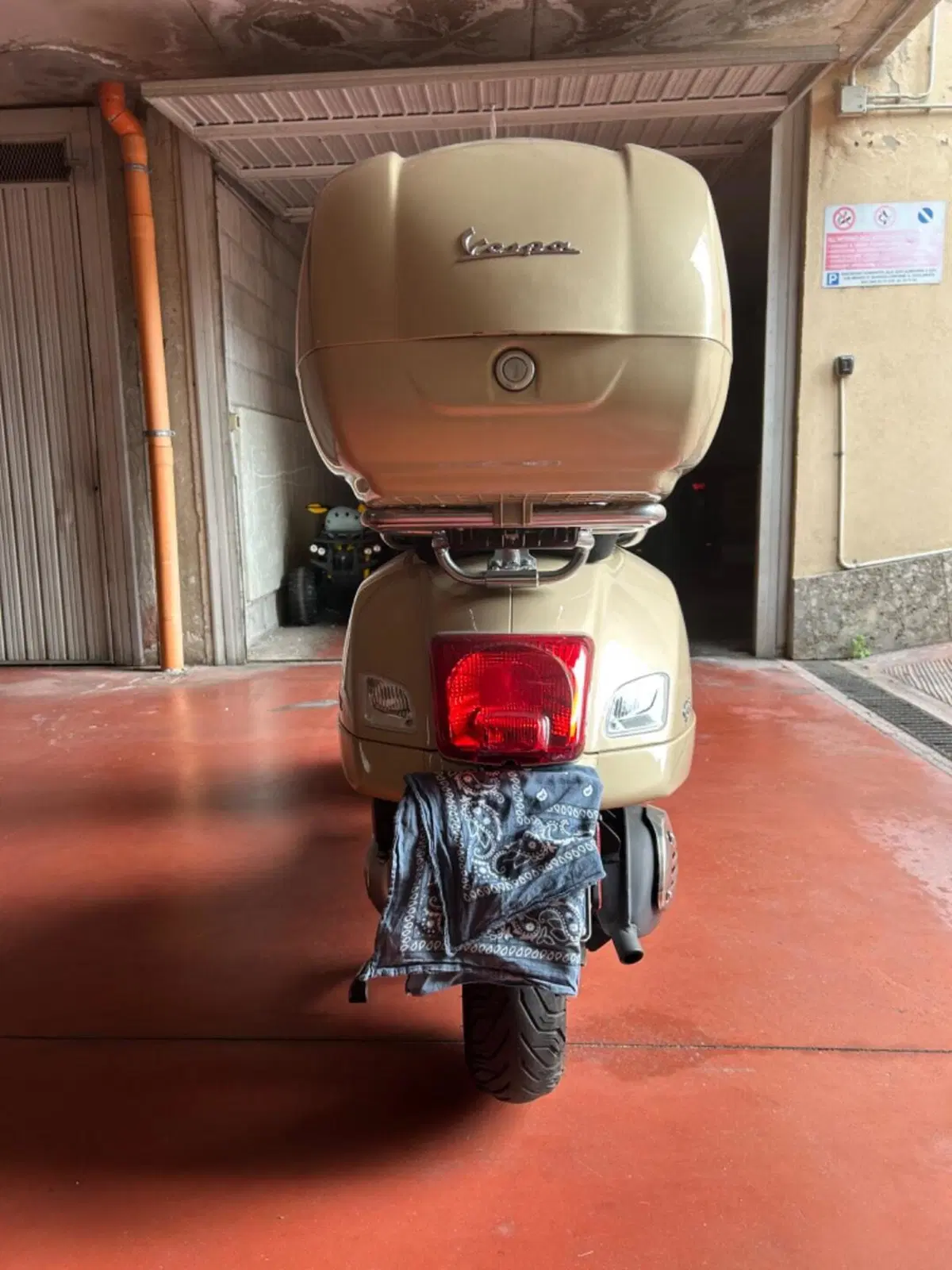 Vespa GTS 300 Hpe (2019) (2)