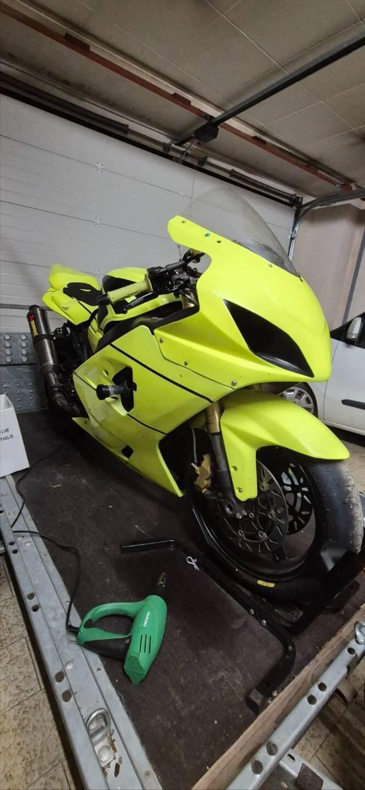 Suzuki GSX R 600 (2004 - 05) (2)