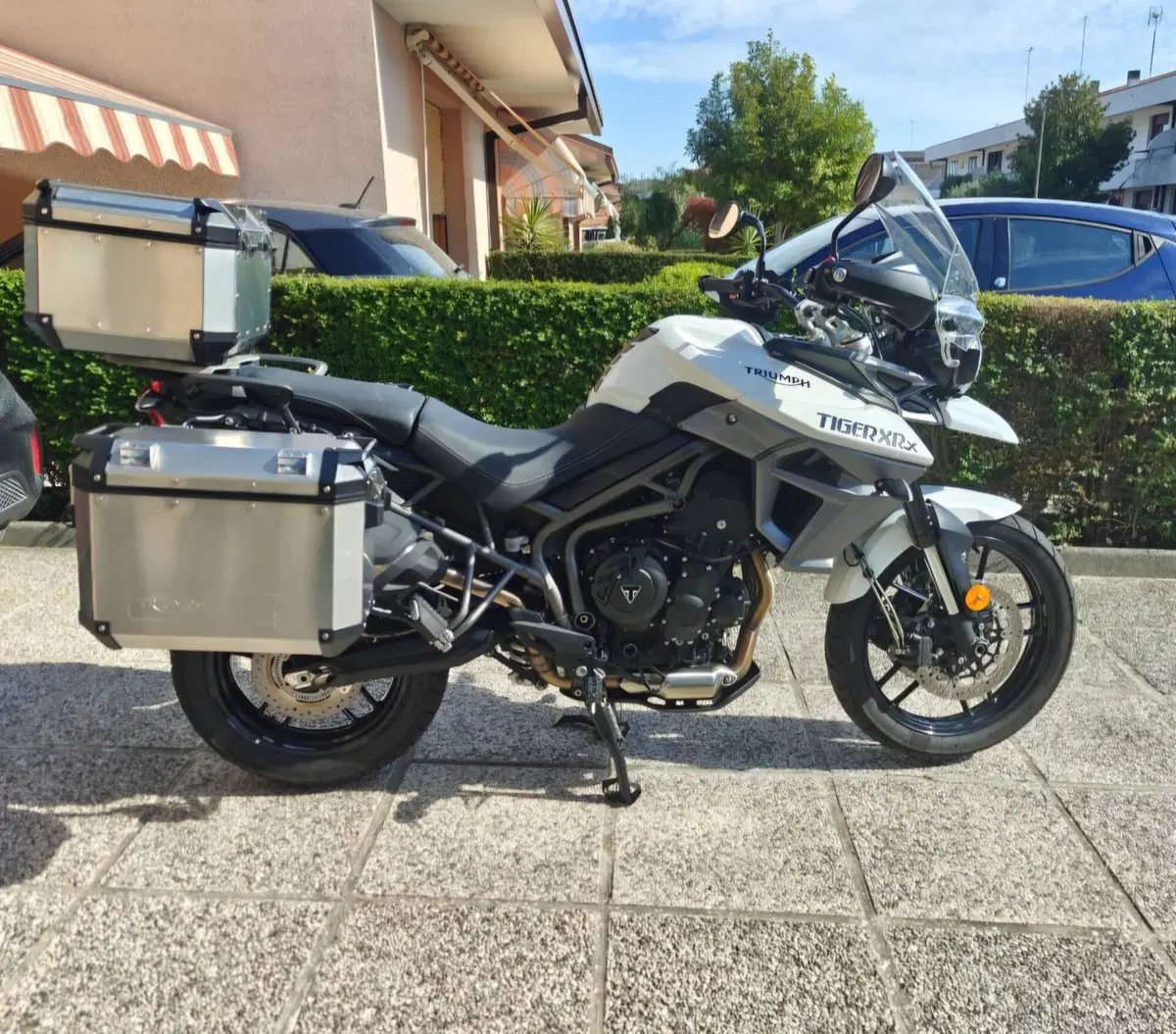 Triumph Tiger 800 XRx (2015 - 17) (2)