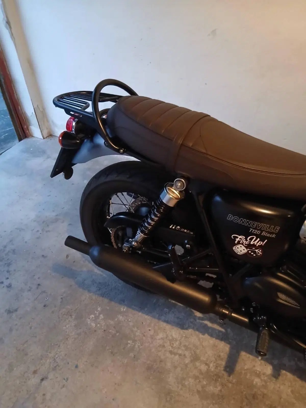 Triumph Bonneville T120 Black (2017 - 20) (8)
