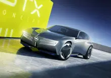 Opel STX Concept: la station wagon del futuro debutta a Parigi tra aerodinamica attiva e design emozionale