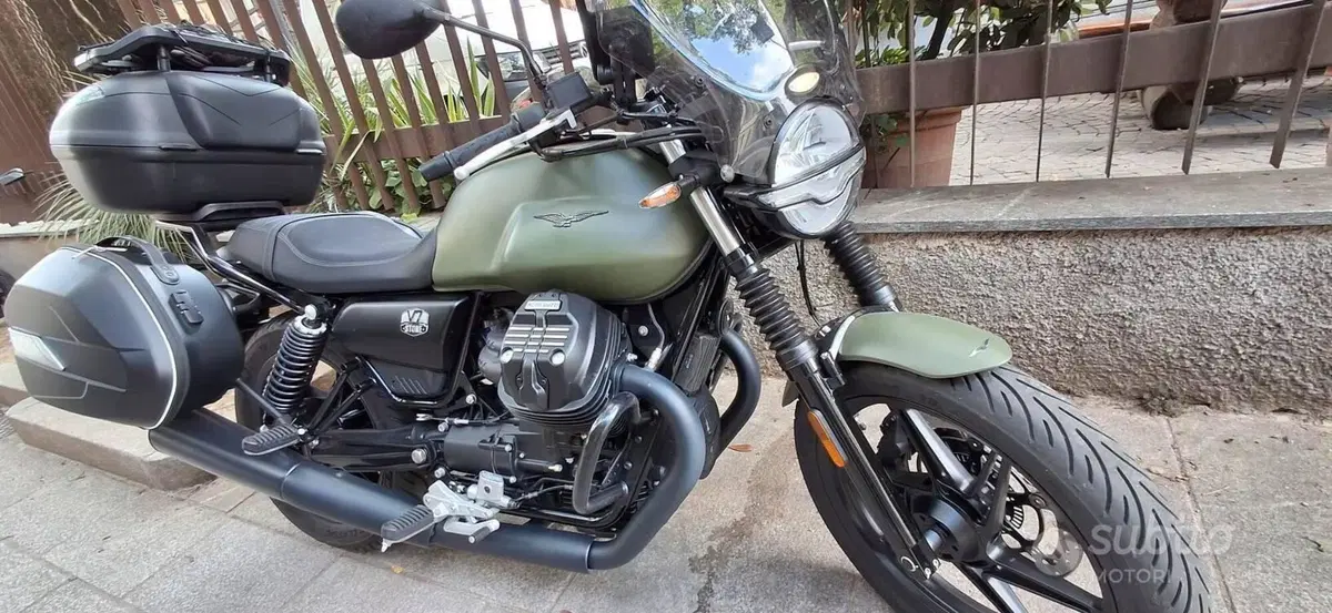 Moto Guzzi V7 Stone (2021 - 24)