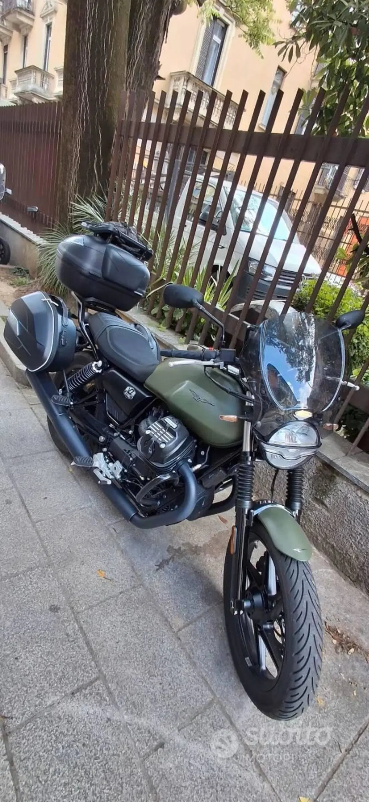 Moto Guzzi V7 Stone (2021 - 24) (3)