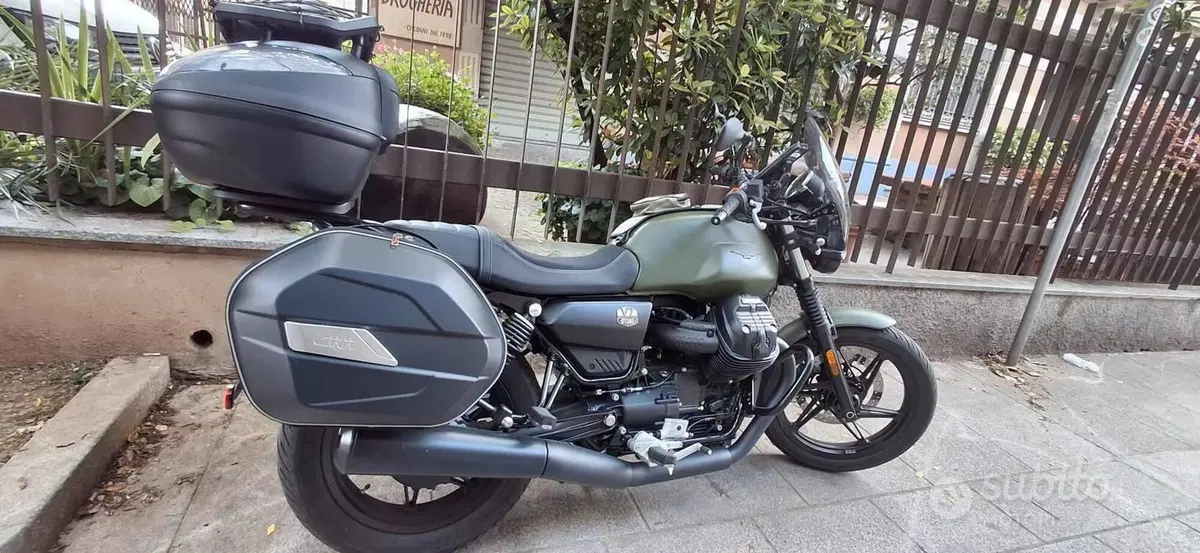 Moto Guzzi V7 Stone (2021 - 24) (4)
